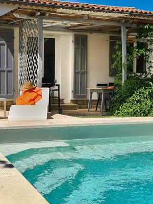 a swimming pool in front of a house at Jolie villa loc-saisonnière - la petite cocagne in Alleins