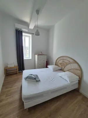 a white bedroom with a bed and a window at En plein coeur de Pélissanne - 55 m2 rénovés - Avec Parking in Pélissanne