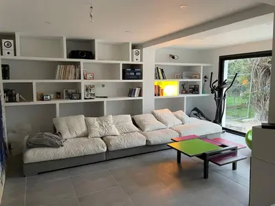 a backyard with a swimming pool and some chairs at Maison moderne Avignon pour 6 pers Piscine privée in Avignon