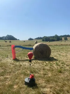 a pile of hay and a golf ball in a field at Bergerie Joy, bienvenue entre Ciel & Terre in Saint-Christol