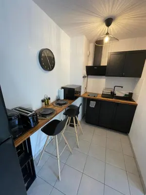 a kitchen with a table and chairs in a room at Appartement Studio en résidence Avignon zone Agroparc in Avignon