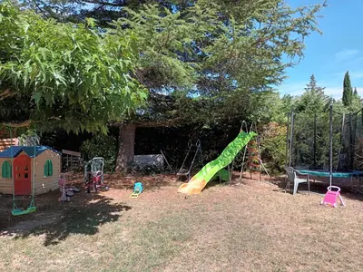 a playground with a slide and play equipment at Chambre basilic 2p, 2 nuits max, dans petit chalet 6km du festival de piano de la roque d'anthéron in Rognes