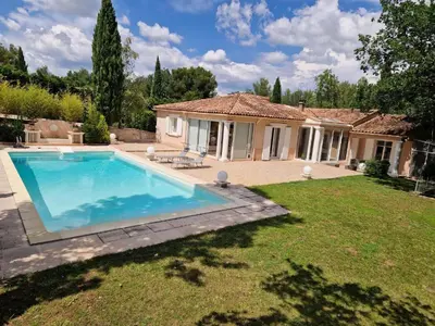 a house with a swimming pool in a yard at La Tissonnière Oasis d Exception entre Mer Alpilles et Luberon Spa et Piscine à 10 min d Aix en Provence in Saint-Estève-Janson