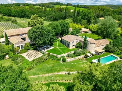an aerial view of a estate with a swimming pool at La Grande Verrière - Luberon en Provence in Goult