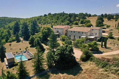 an aerial view of a house with a pool at Le Domaine de Piedmoure, Gîtes et chambres, piscine, terrasses privatives in Sault-de-Vaucluse