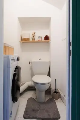 a bathroom with a toilet and a washing machine at L'Aixquis - T2, Vieille Ville in Aix-en-Provence