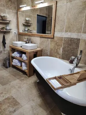 a bathroom with two sinks and a tub and a mirror at Maison provençale in Pernes-les-Fontaines