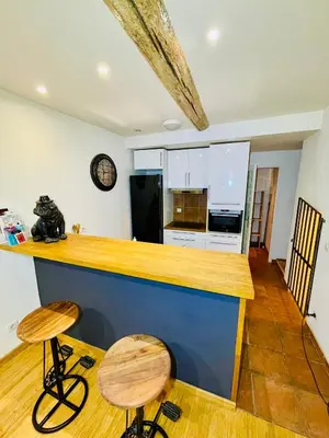 a kitchen with a counter top and two stools at Aix-en-Provence, studio atypique quartier hyper centre in Aix-en-Provence
