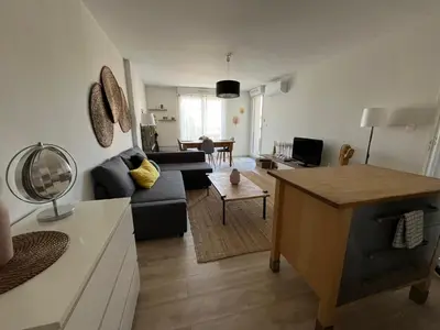 a living room with a couch and a table at Charmant appartement ensoleillé-Terrasse - PARKING Gratuit - Isle sur la Sorgue in LʼIsle-sur-la-Sorgue