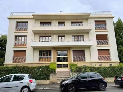 a cloudy sky with a white fence and trees at Chez Malé - Joli appartement cosy avec grande terrasse et parking proche Parc Jourdan & Centre ville historique in Aix-en-Provence