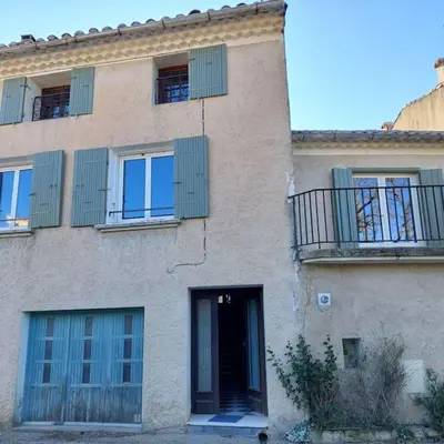 a brick building with windows and a balcony at Mon Ventoux in Modène