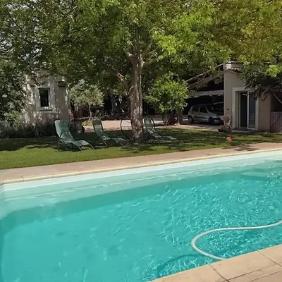 Le Mas des Cigales avec parc et grande piscine