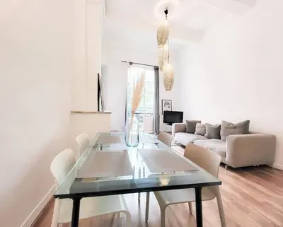 a living room with a glass table and a couch at Spacieux T3 * centre ville * sans vis à vis in Aix-en-Provence