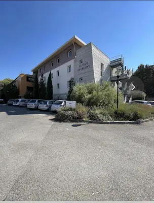 a bedroom with a tv and a bed and a bed sidx sidx sidx at Joli Studio le clos d'Aix avec grande terrasse piscine et parking gratuit in Aix-en-Provence