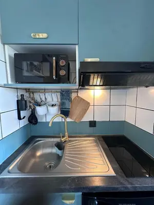 a kitchen with a sink and a microwave at Joli Studio le clos d'Aix avec grande terrasse piscine et parking gratuit in Aix-en-Provence