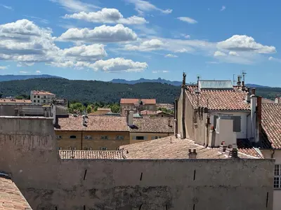 a view of a city with buildings and roofs at 2 pièces climatisé en duplex avec terrasse in Aix-en-Provence