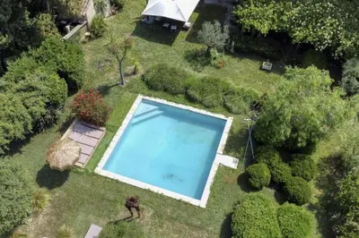 an overhead view of a swimming pool in a yard at Vent de Bohème in Cabannes