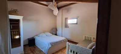 a small bedroom with a bed and a window at La Ribasse en Provence in Venelles