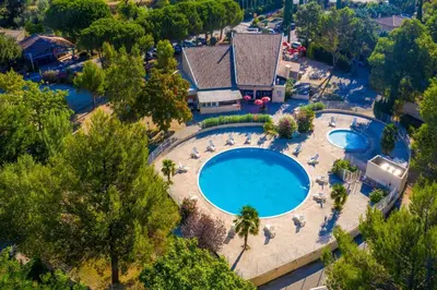 an overhead view of a swimming pool at a resort at MOBIL HOME LMNP GUIGON in La Roque-dʼAnthéron