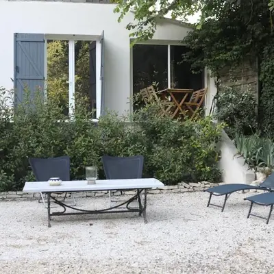 Maison calme et verdure