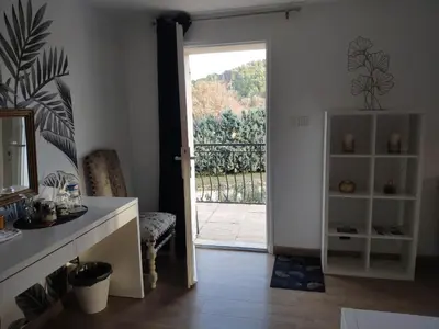 a room with a door leading to a patio at La Tourelle Suite Cosy entre vignoble aixois et Luberon in Le Puy-Sainte-Réparade