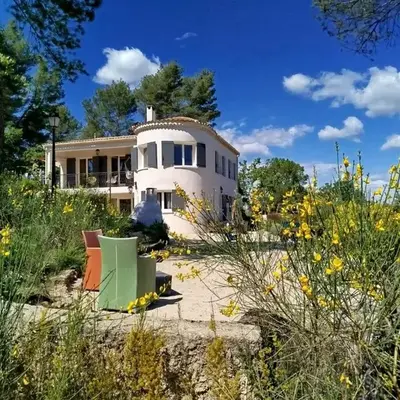 La Tourelle Suite Cosy entre vignoble aixois et Luberon
