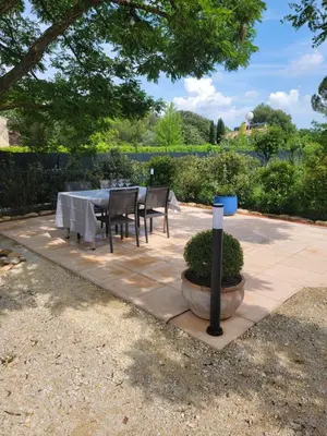 a table and chairs sitting on a patio at Gîte élégant au calme in Mazan