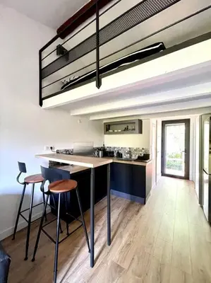 a kitchen with a counter and stools in a room at Ravissant appartement à 5min du centre ville d'Aix in Aix-en-Provence