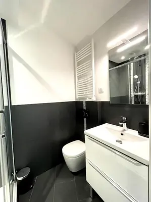 a bathroom with a white toilet and a sink at Ravissant appartement à 5min du centre ville d'Aix in Aix-en-Provence