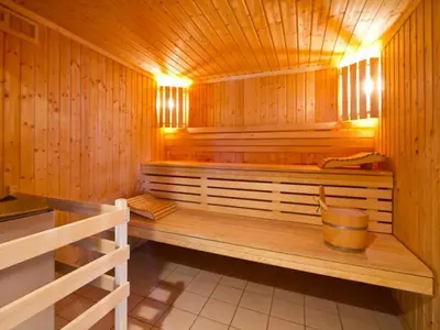 a wooden sauna with a bucket in it at Maison conviviale à Aubignan avec piscine partagée in Aubignan