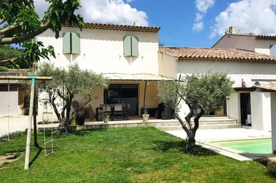 a house with a yard and a swimming pool at Maison avec piscine en Provence in Saint-Cannat