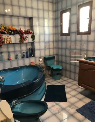 a bathroom with a tub and a toilet and a sink at Location saisonnière villa Lauris in Lauris