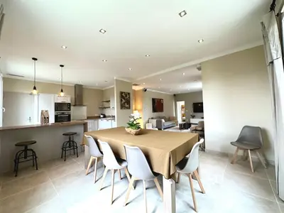 a kitchen and dining room with a table and chairs at Villa Saint Jean En Provence in Châteaurenard