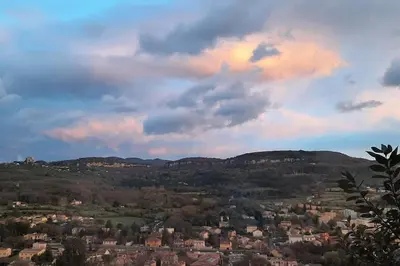 a view of a city under a cloudy sky at T.Belle Vue Panoramique au coeur du Luberon 40m2 + pergola . jardin. P in Apt