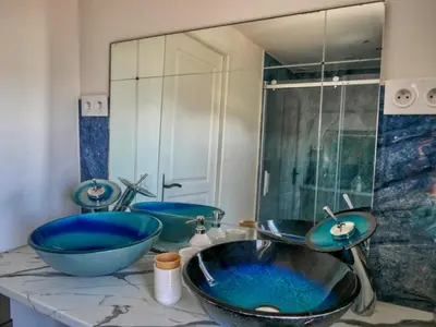a bathroom with two blue sinks and a mirror at Coeur de Provences in Saint-Didier
