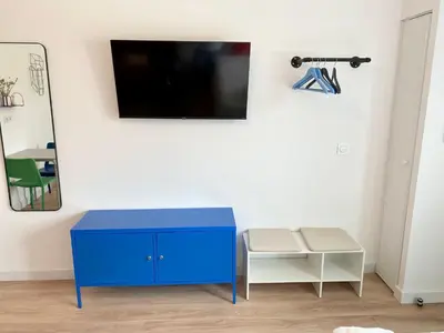 a room with a blue cabinet and a tv on a wall at Ma place au sud 1.08 in Éguilles