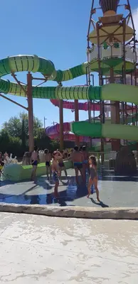 a group of people playing in a water park at vacances en provence cyprès in Mormoiron
