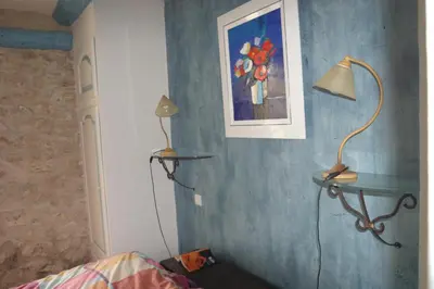 a room with two lamps and a painting on the wall at Mirabelle en Provence in Eygalières