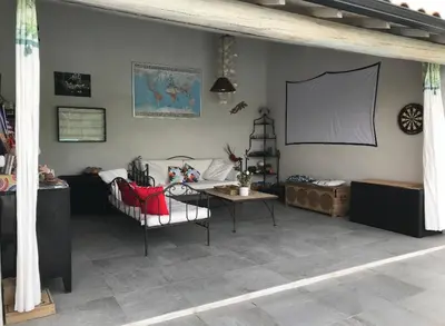 a living room with a projection screen and a table at Charmant Appartement au calme avec piscine au pied du Ventoux en Provence in Carpentras