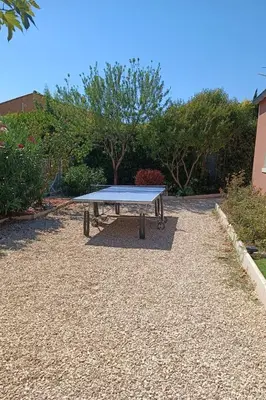 a ping pong table sitting in a gravel yard at Le Cavaou in Mérindol