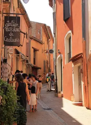 a group of people walking down a narrow street at BOHO 2 Vue Panoramique in Bonnieux