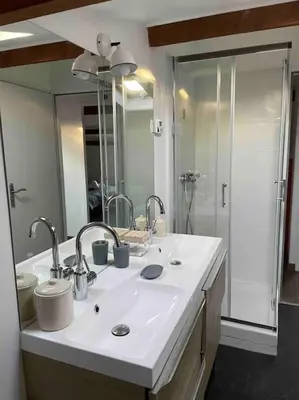 a bathroom with a sink and a large mirror at Maison Campagne Aixoise in Éguilles