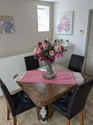 a living room with a flat screen tv and a table at Appartement spacieux et charmant in Caumont-sur-Durance