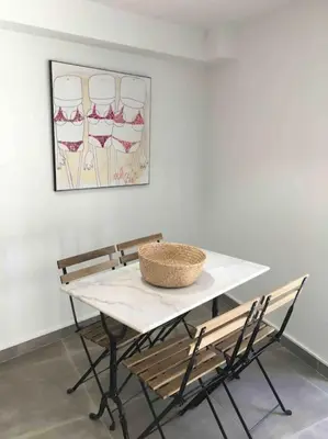 a table with two chairs and a basket on top of it at Magnifique studio indépendant 35m2 proche du lac et au coeur du village in Peyrolles-en-Provence