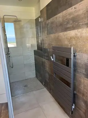 a bathroom with a shower and a walk in shower at Villa de charme in Châteauneuf-de-Gadagne