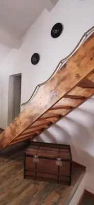 a wooden beam on the ceiling with a wooden chest at La Petite Reine Du Ventoux in Sault-de-Vaucluse