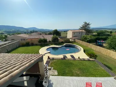 a view of a backyard with a swimming pool at Villa individuelle avec piscine privée proche du Ventoux in Blauvac