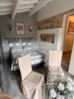 a bedroom with a bed and two chairs at Beau Ciel in Châteauneuf-de-Gadagne