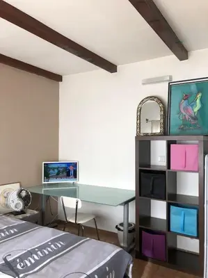 a bathroom with a sink and a mirror at Studio Proche L'Isle sur Sorgue in Le Thor