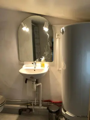 a walk in closet with shelves and a shirt at Studio Proche L'Isle sur Sorgue in Le Thor
